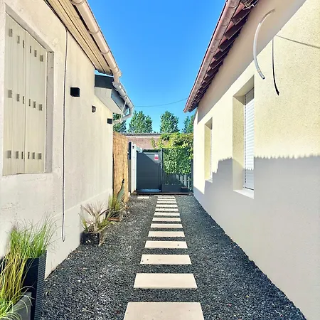 Holiday home Le Patio - Maisonnette, Terrasse & Jacuzzi Deauville